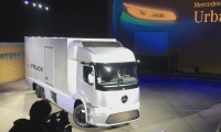 شاهد الكشف عن شاحنة مرسيدس الكهربائية الجديدة